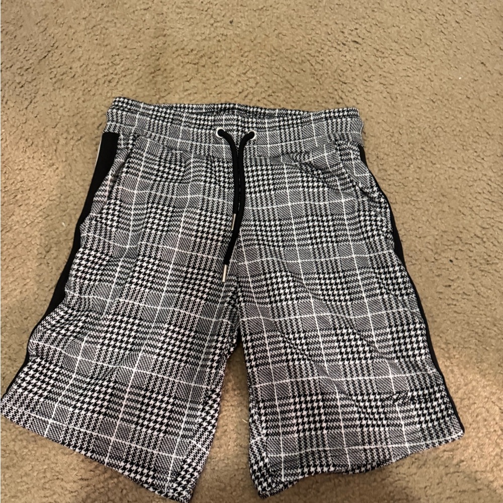 BoohooMAN Houndstooth Black and White Shorts